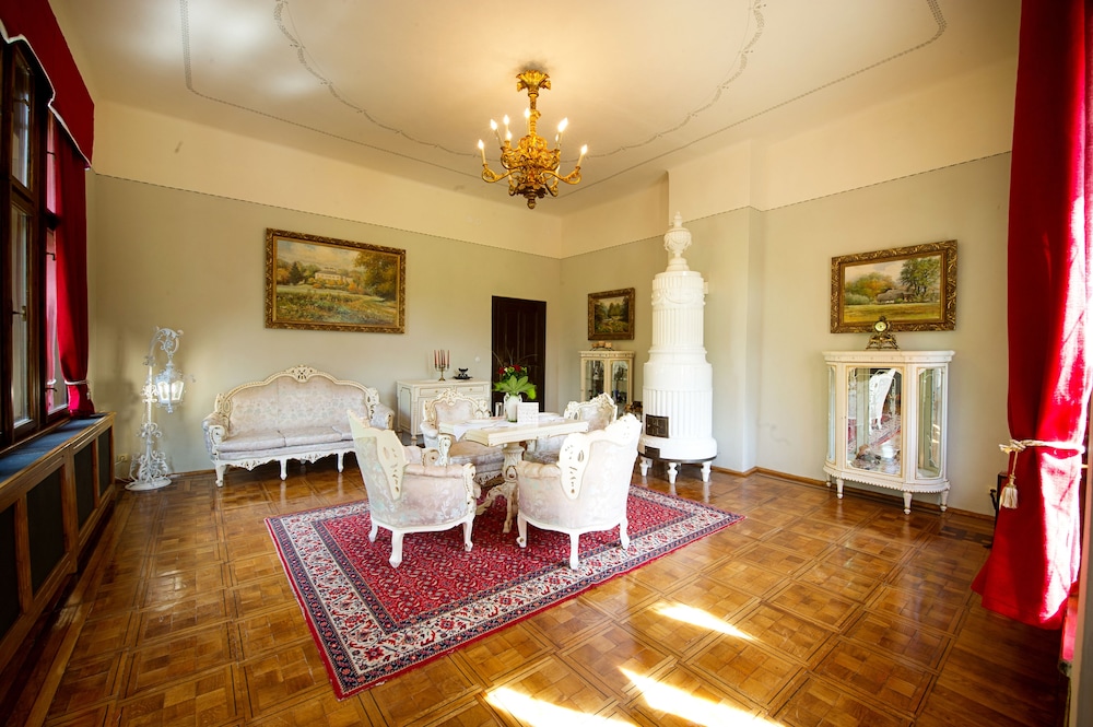 Room (Adina Mandlova) photo 2