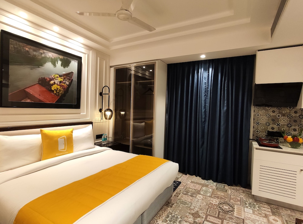 Superior Suite - Photo 11
