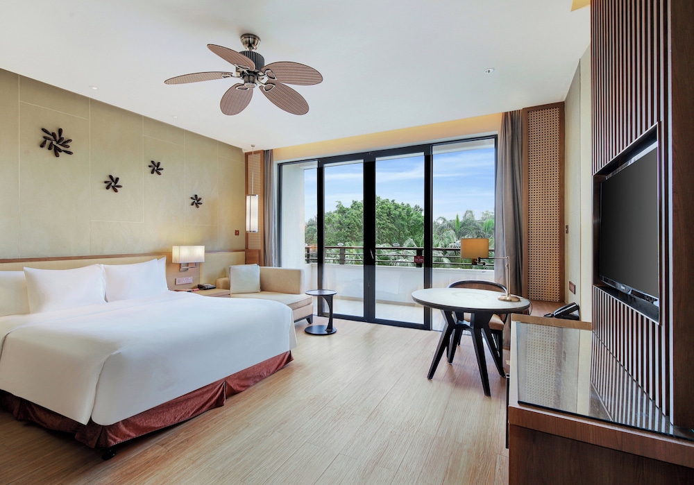 Premium Room, 1 King Bed, Garden View (with 1 Kids Bed)