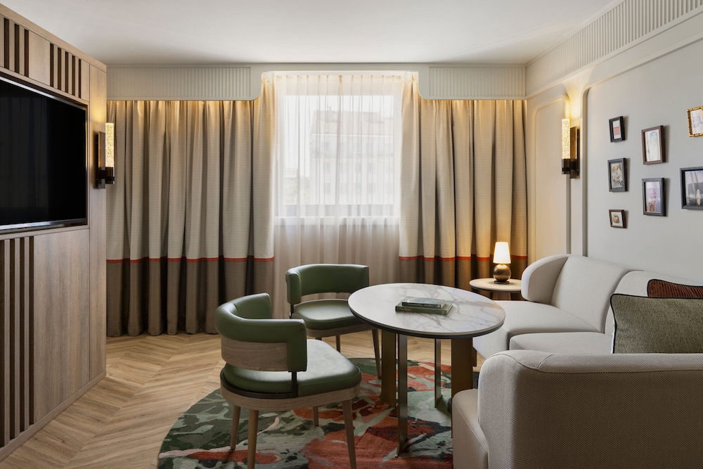 Junior Suite, 1 King Bed photo 3