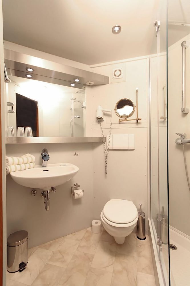 Classic Double Room with Wet Room photo 2