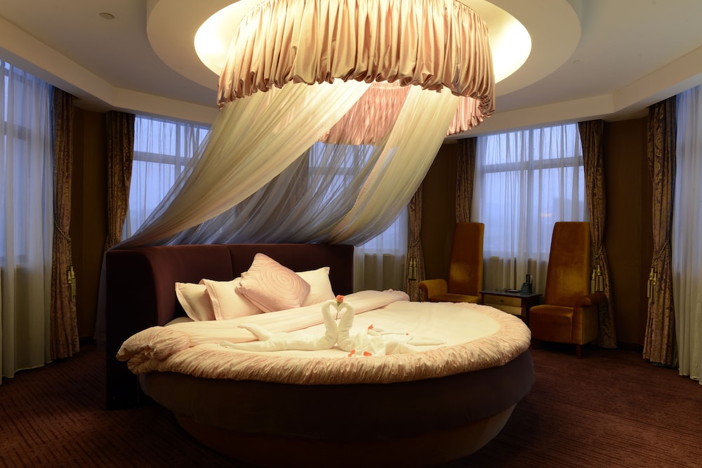 Honeymoon Suite (Round Bed) photo 1
