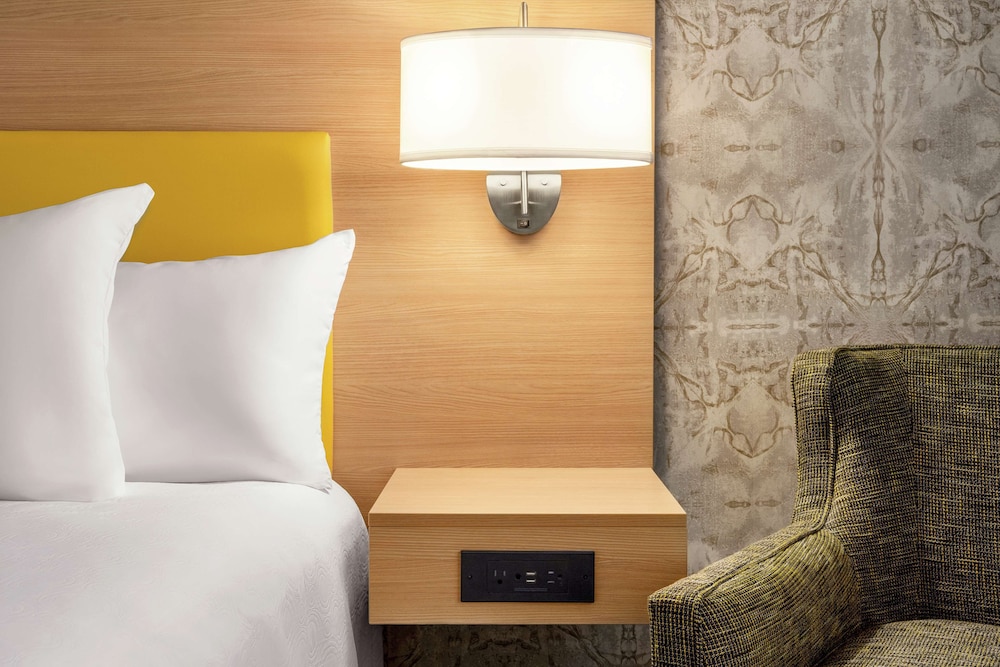 Suite, 1 King Bed, Accessible, Bathtub - Photo 6