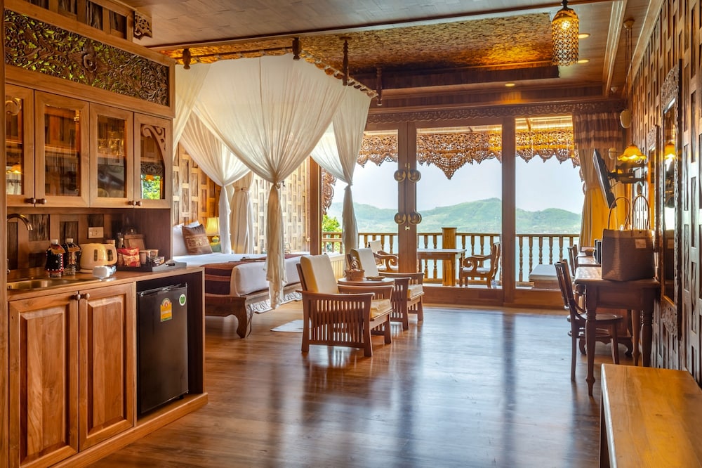 Grand Deluxe Bay View - Room Only