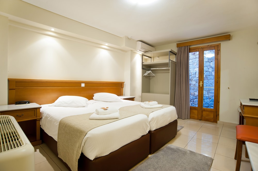 Quadruple Room with Spa Bath - Photo 12