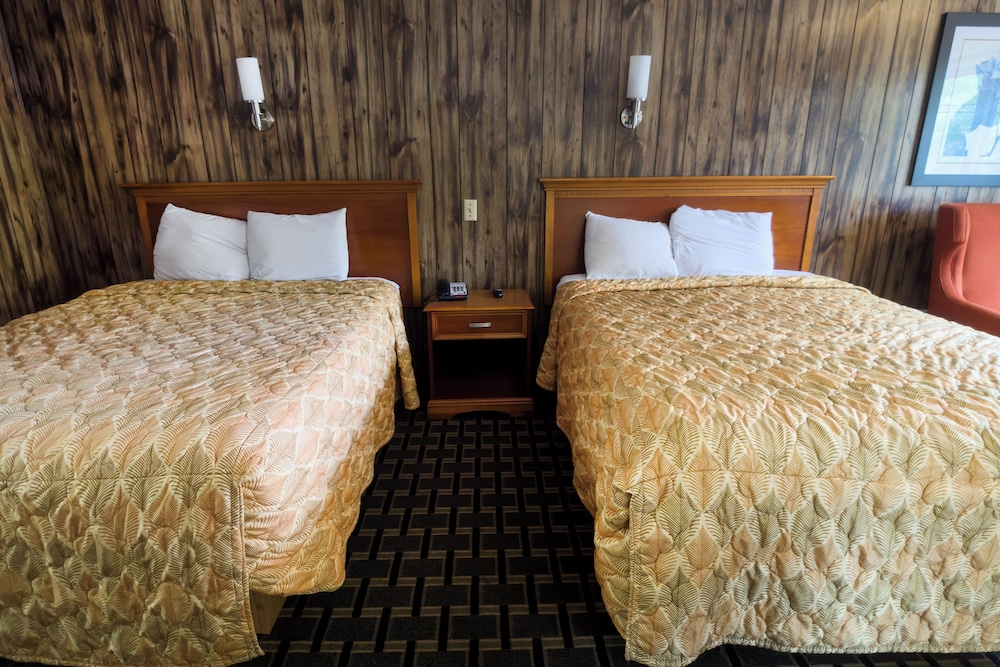 Room, 2 Queen Beds, Pool View - Photo 2