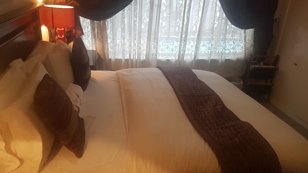 Honeymoon Suite, 1 Bedroom, Pool View photo 1