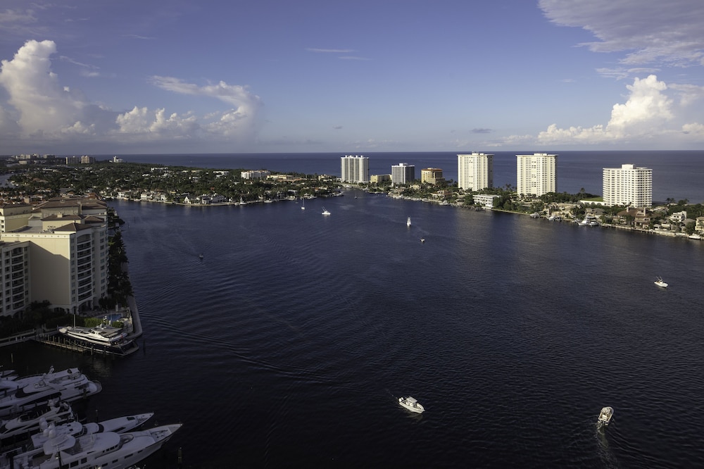 Club Level Grand 2br Suite + Balcony photo 3
