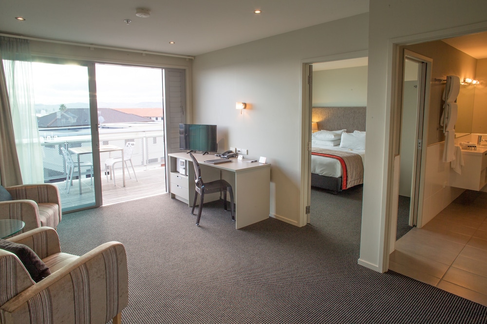 Suite, 1 Bedroom - Photo 1