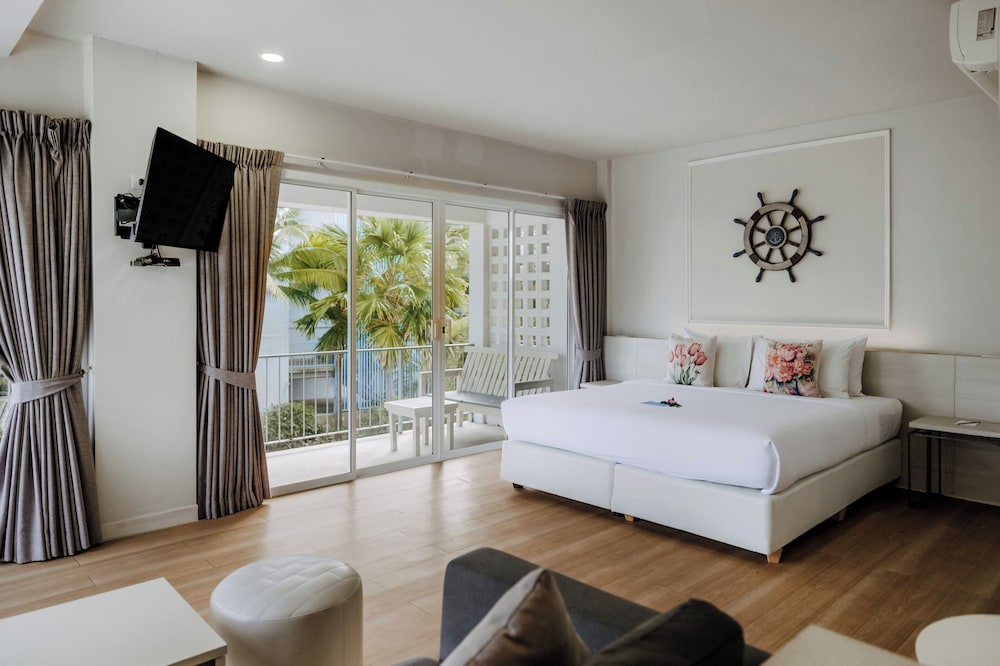 Junior Double Suite with Balcony photo 1