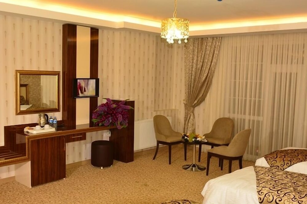 Family Room photo 3