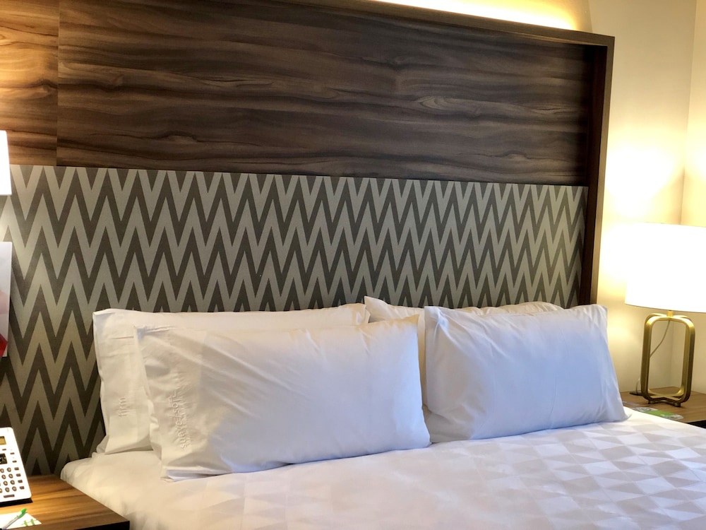 Standard King Room - Accessible