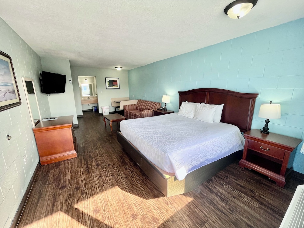 Deluxe Room, 1 King Bed, Kitchen (KITCHEN WITH 1 KING) (DOG FRIENDLY) photo 1