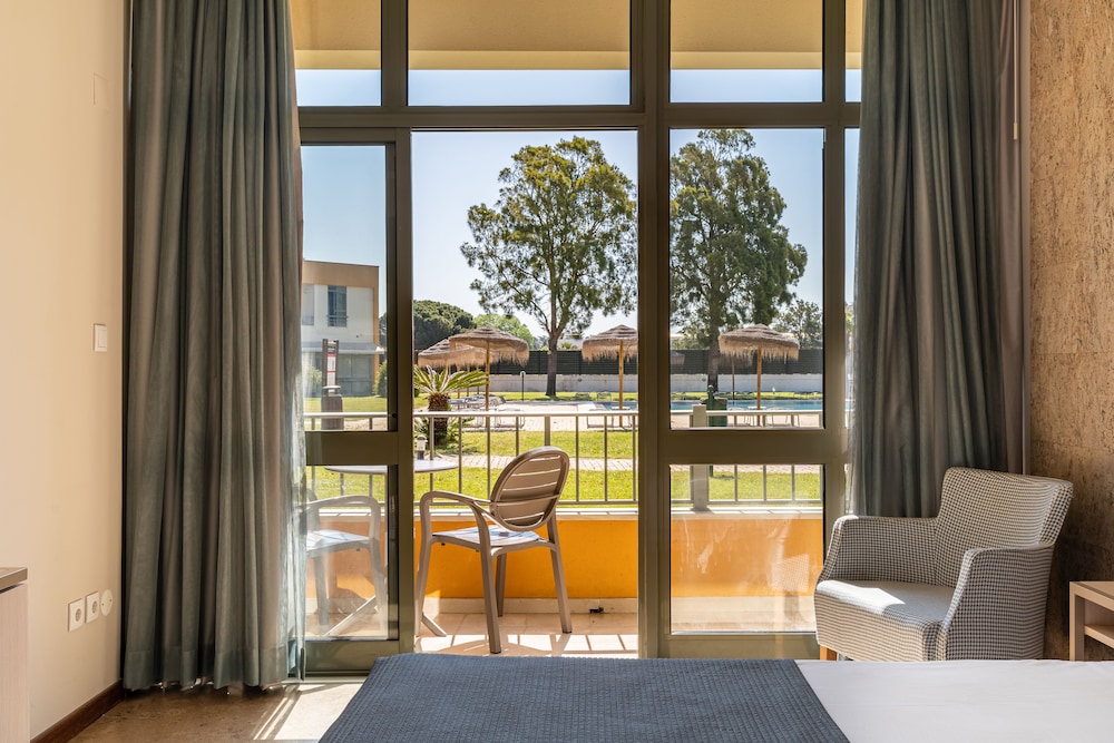Twin Room, Pool View - Photo 5