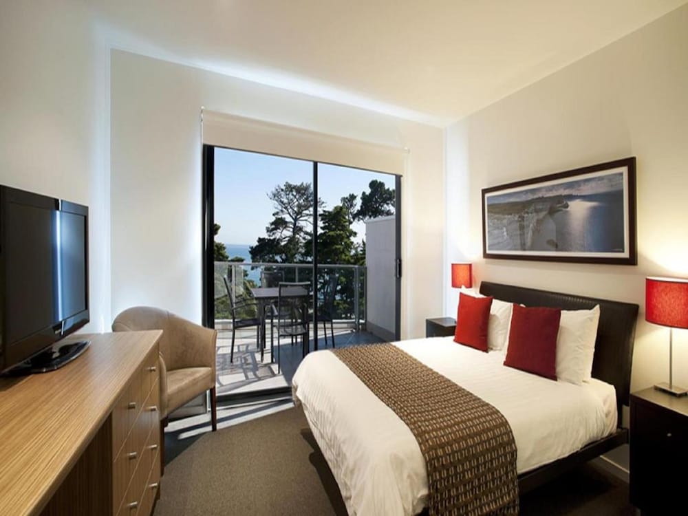 Beachfront Studio Apartment photo 3
