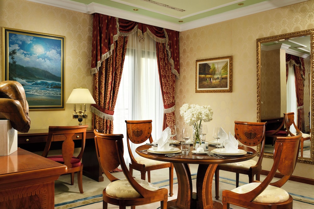 Executive Suite - Photo 3