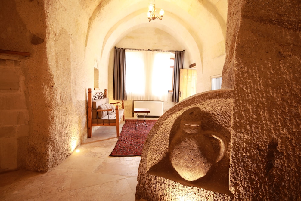 Standard Suite - Photo 9