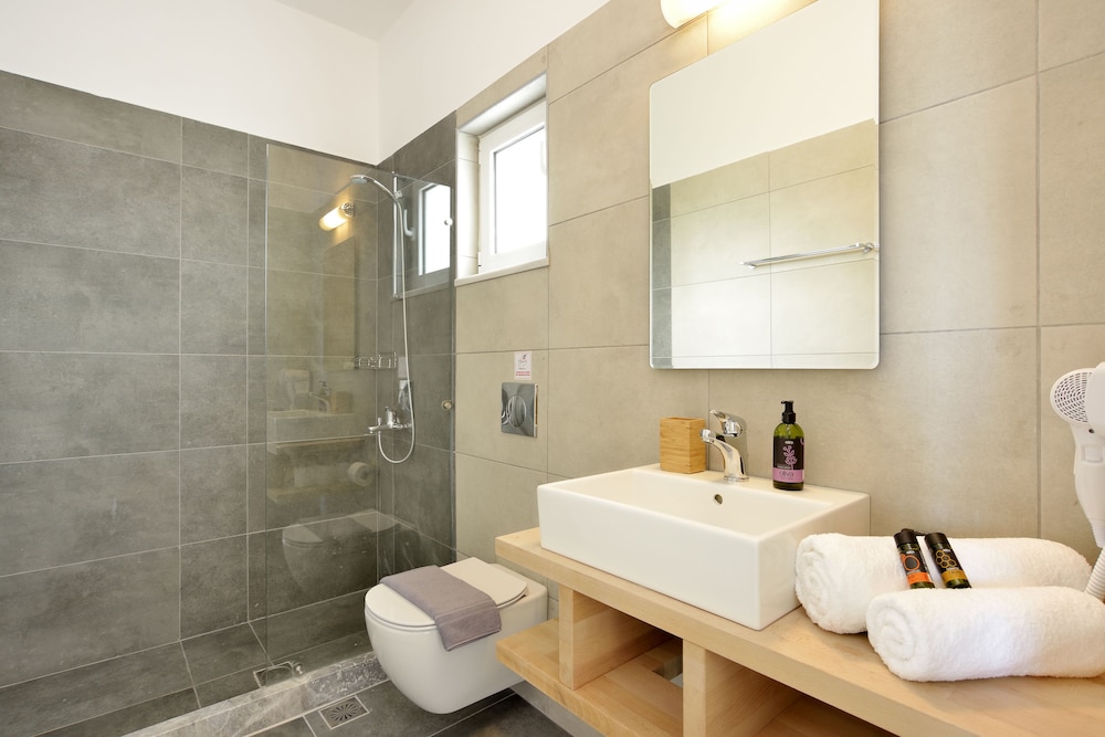 Deluxe Apartment, Multiple Beds, Sea View photo 3