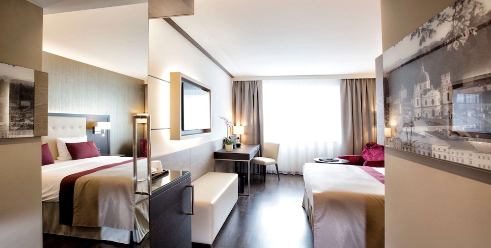 Executive Room thumbnail 5