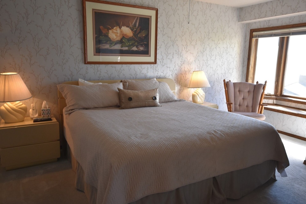 Condo (MH114)