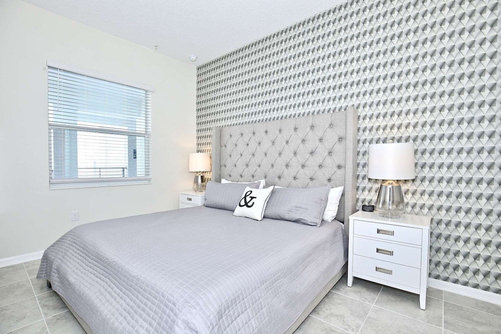 Condo (3111 Storey Lake)