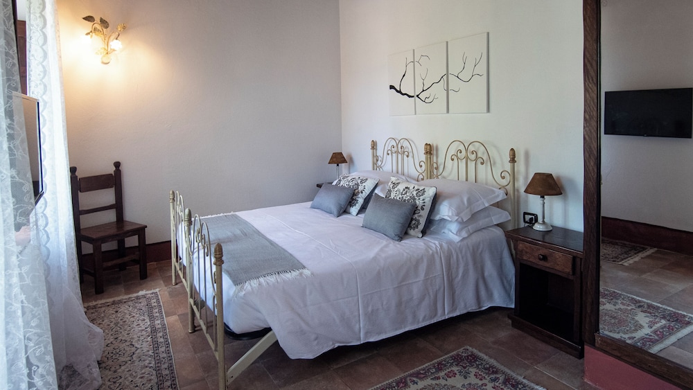 Junior Double or Twin Room, Hill View photo 1