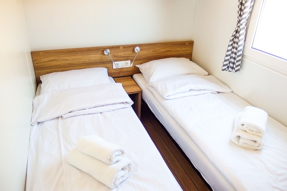 Deluxe Mobile Home, 2 Bedrooms