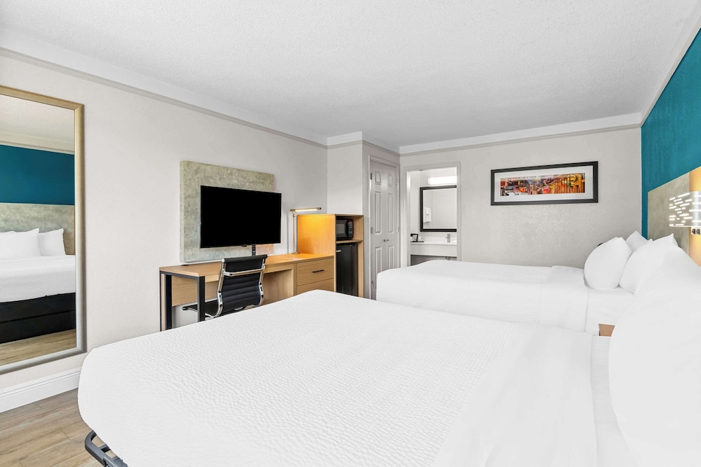 Standard Room, 2 Double Beds, Non Smoking - Photo 2