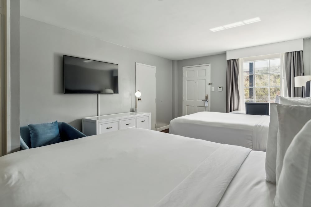 Standard Room, 2 Queen Beds, Accessible photo 2