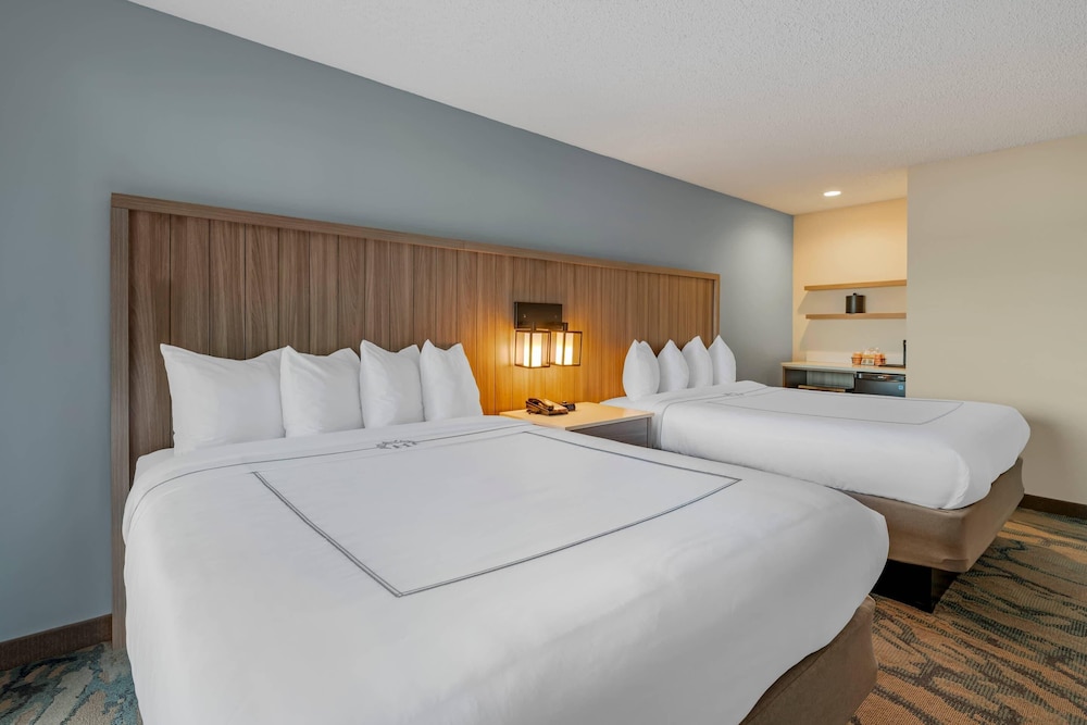 Suite, 2 Queen Beds, Non Smoking (Upgrade) - Photo 1