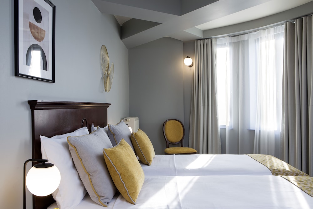 Standard Twin Room - Photo 3