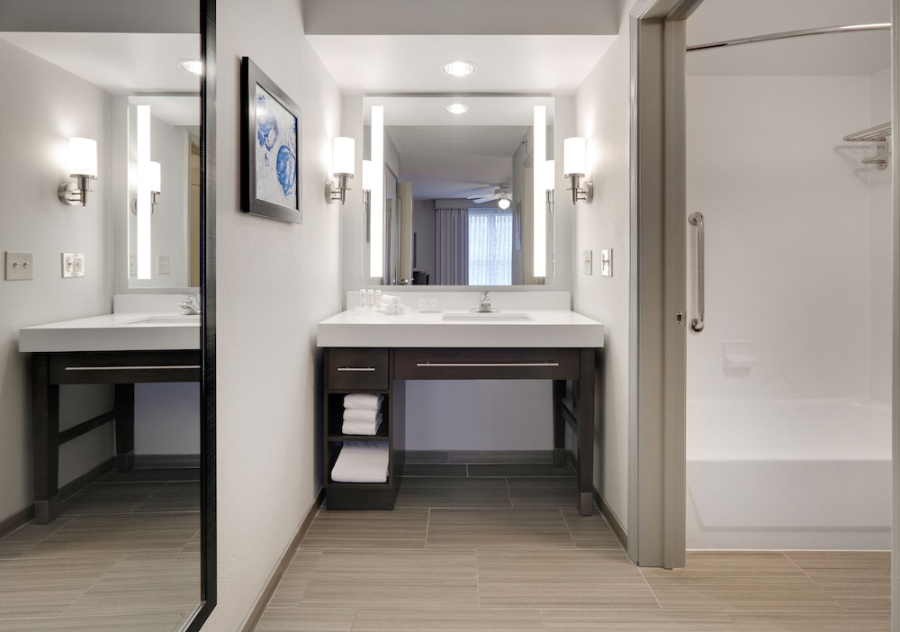 Suite, One King Bed, Accessible - Photo 6