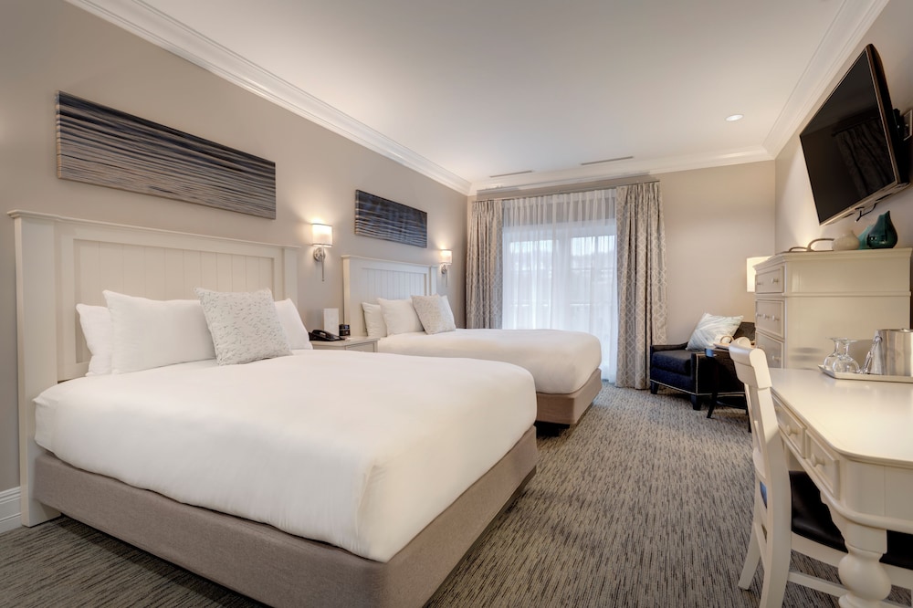 Deluxe Room, 2 Queen Beds, Lake View