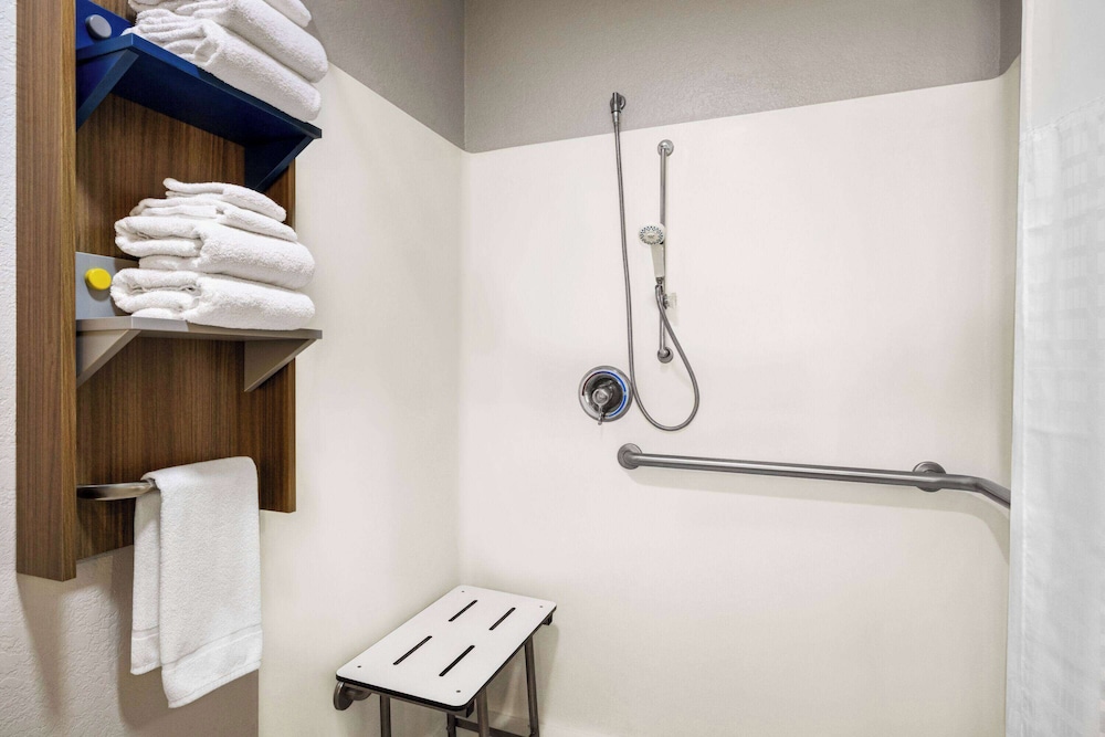Studio Suite, 1 Queen Bed, Accessible - Photo 4