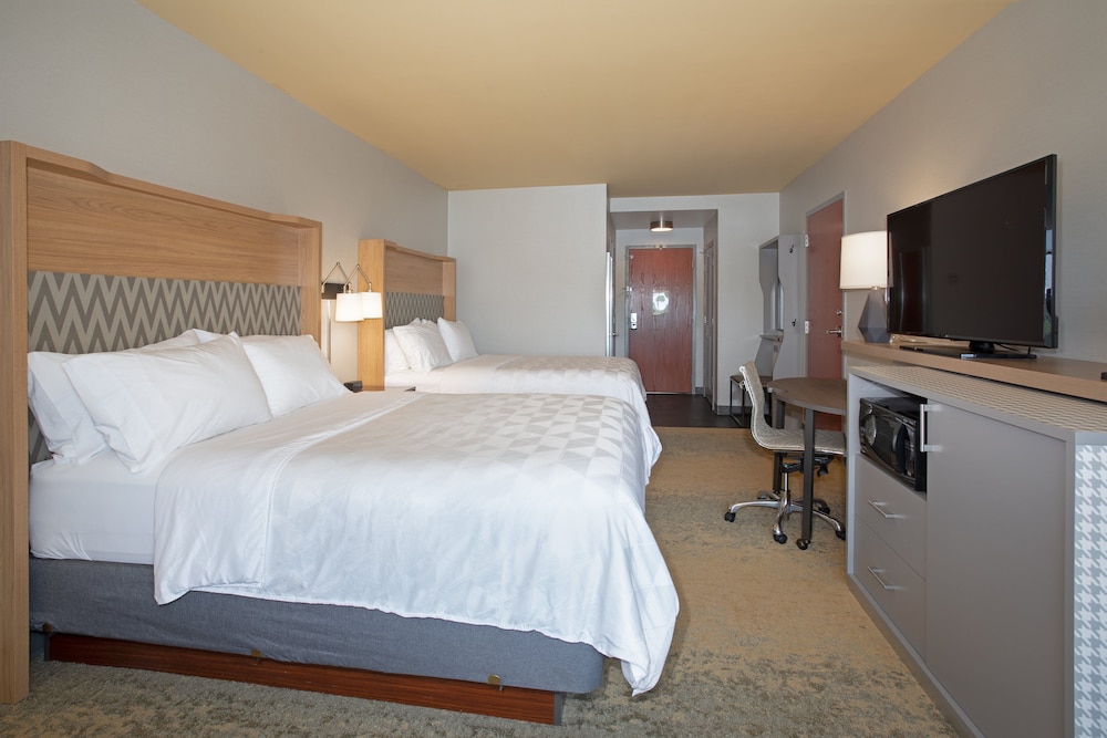 Standard Room, 2 Queen Beds - Photo 1