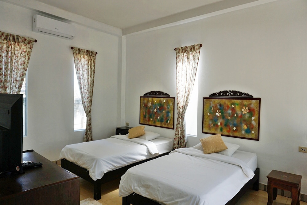 Deluxe Room - Photo 3