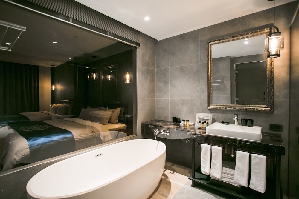 Luxury Twin Room, 2 Queen Beds photo 3