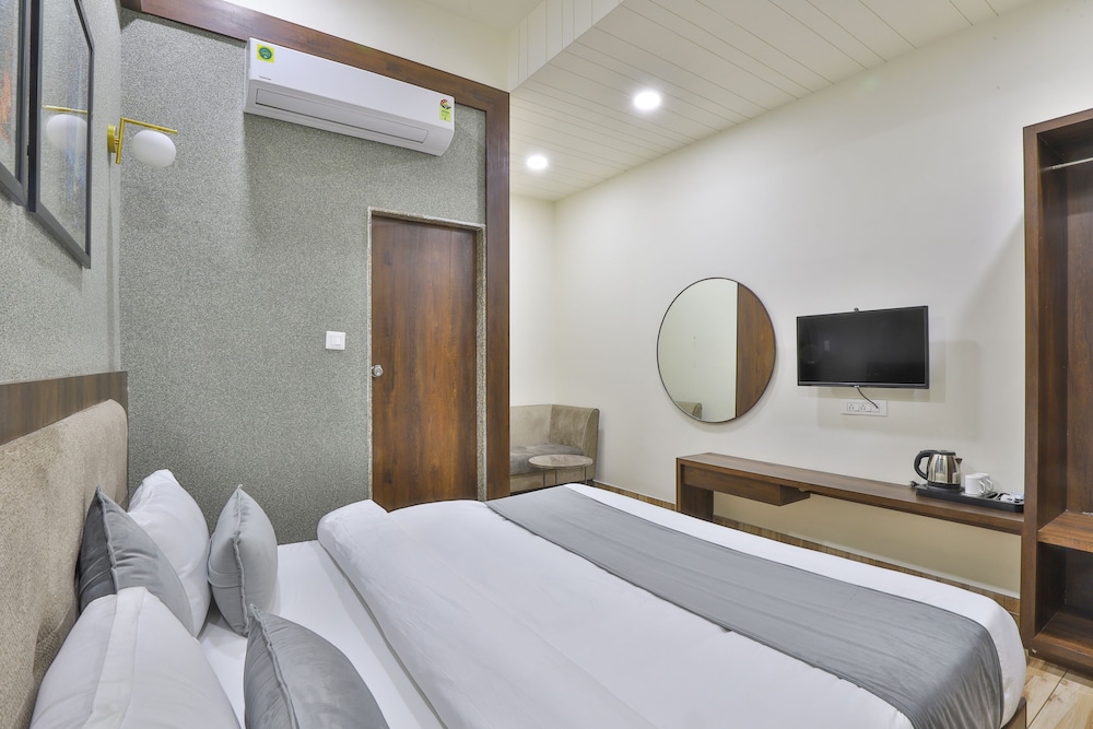 Deluxe Room - Photo 7