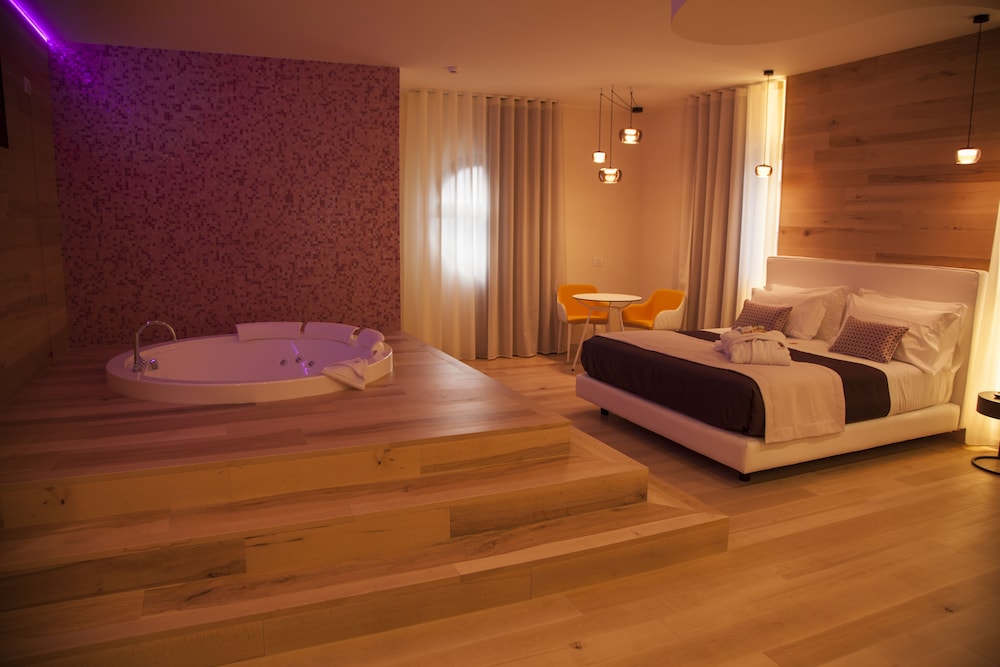 Luxury Suite, Pool View