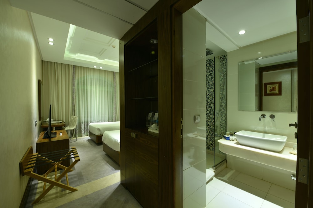 Standard room thumbnail 6