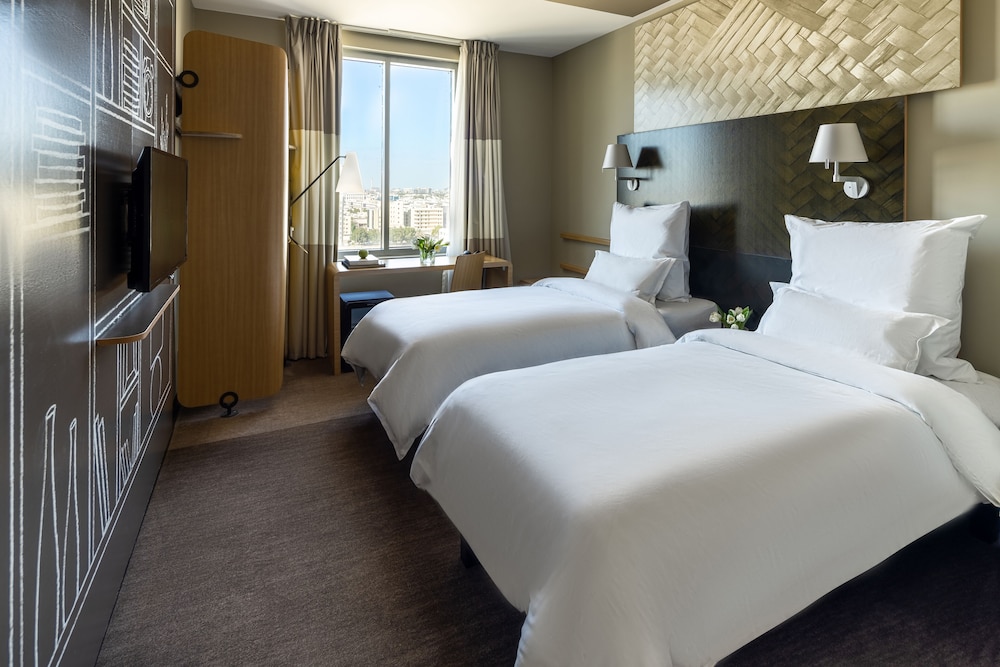 Twin Room, 1 Twin Bed (Skyline, High Floor) - Photo 1