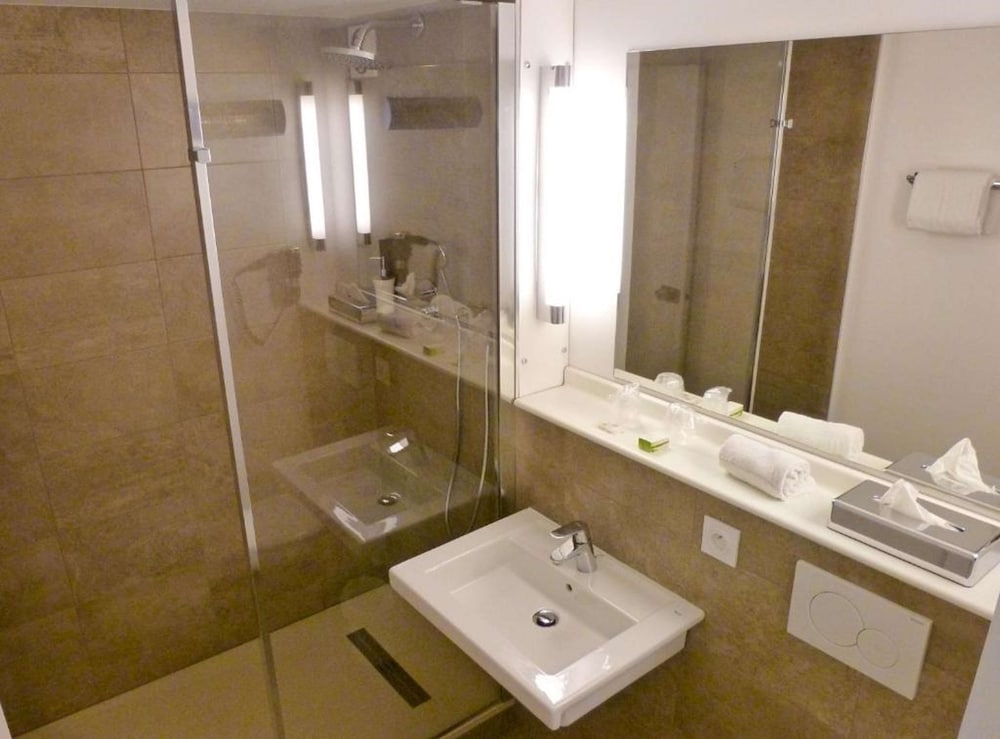 Standard Room, Multiple Beds - Photo 2