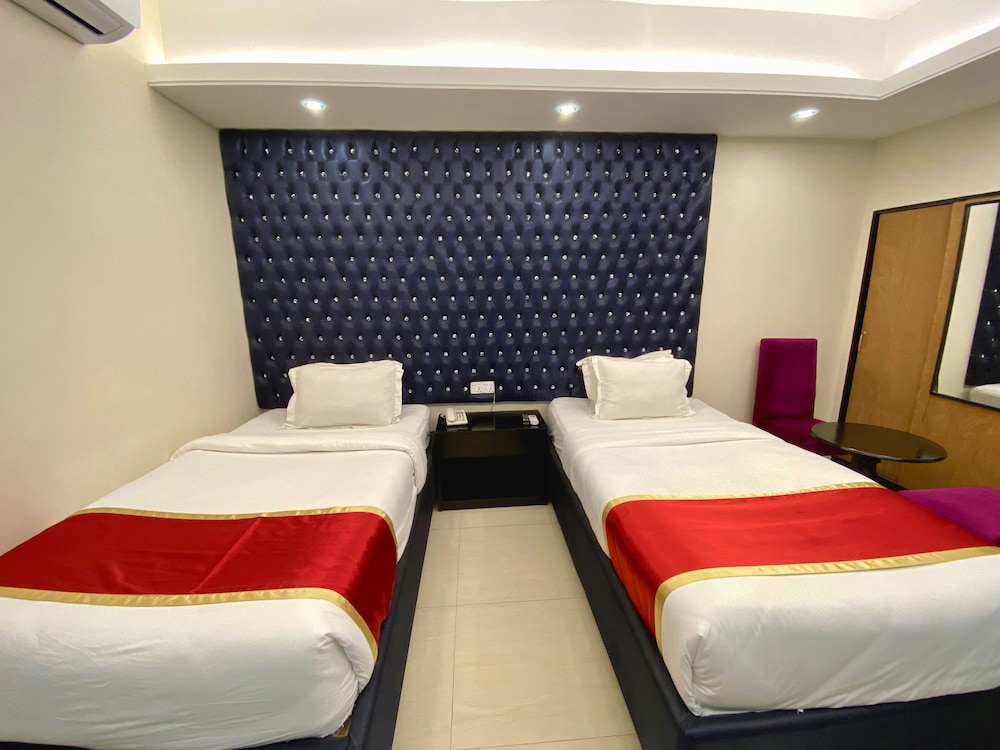 Deluxe Twin Room, City View - Photo 3