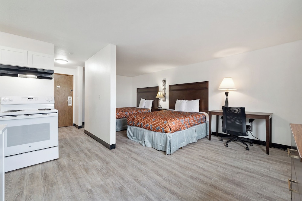 Deluxe Suite, 2 Queen Beds, Accessible