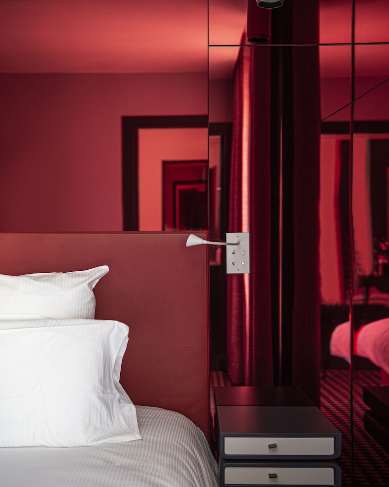 Superior Double or Twin Room thumbnail 6