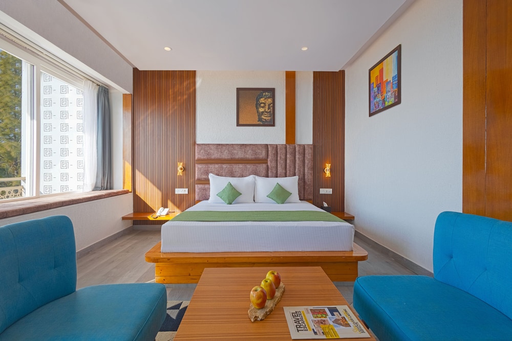 Valley View Classic Room with Balcony photo 3