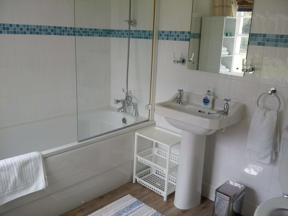 Double Room, 1 King Bed, Garden View photo 3