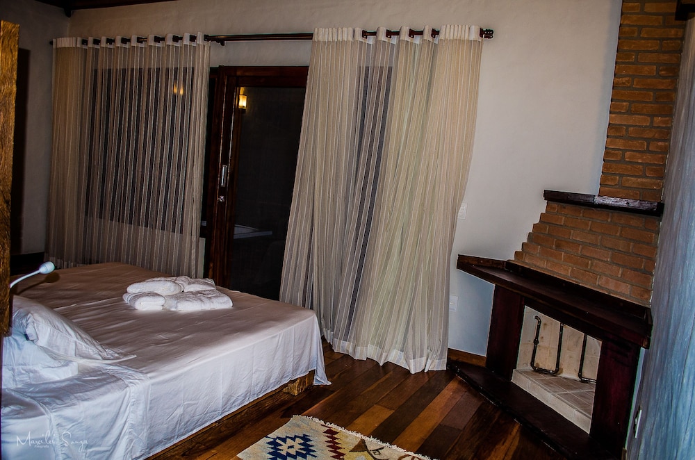 Romantic Chalet, 1 King Bed, Mountain View, Lakeside photo 1
