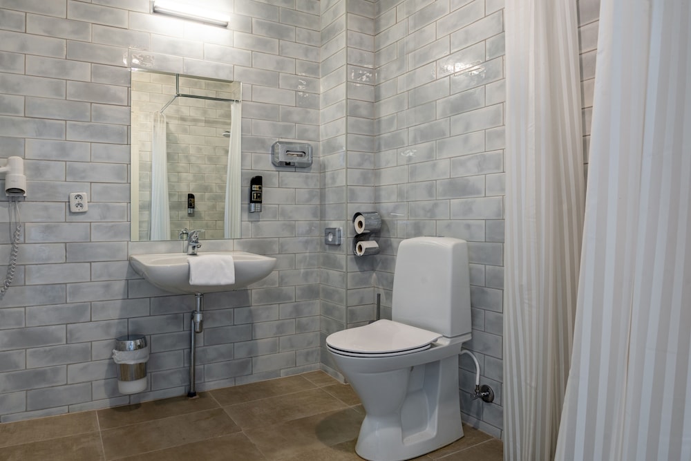 Twin Room - Photo 9