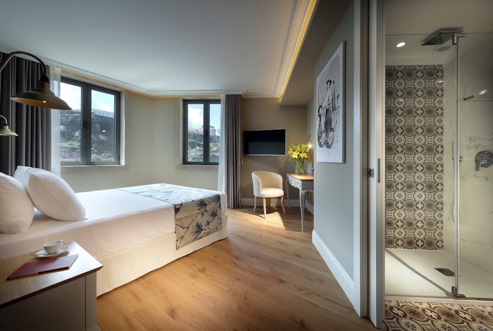 Room (Connecting)